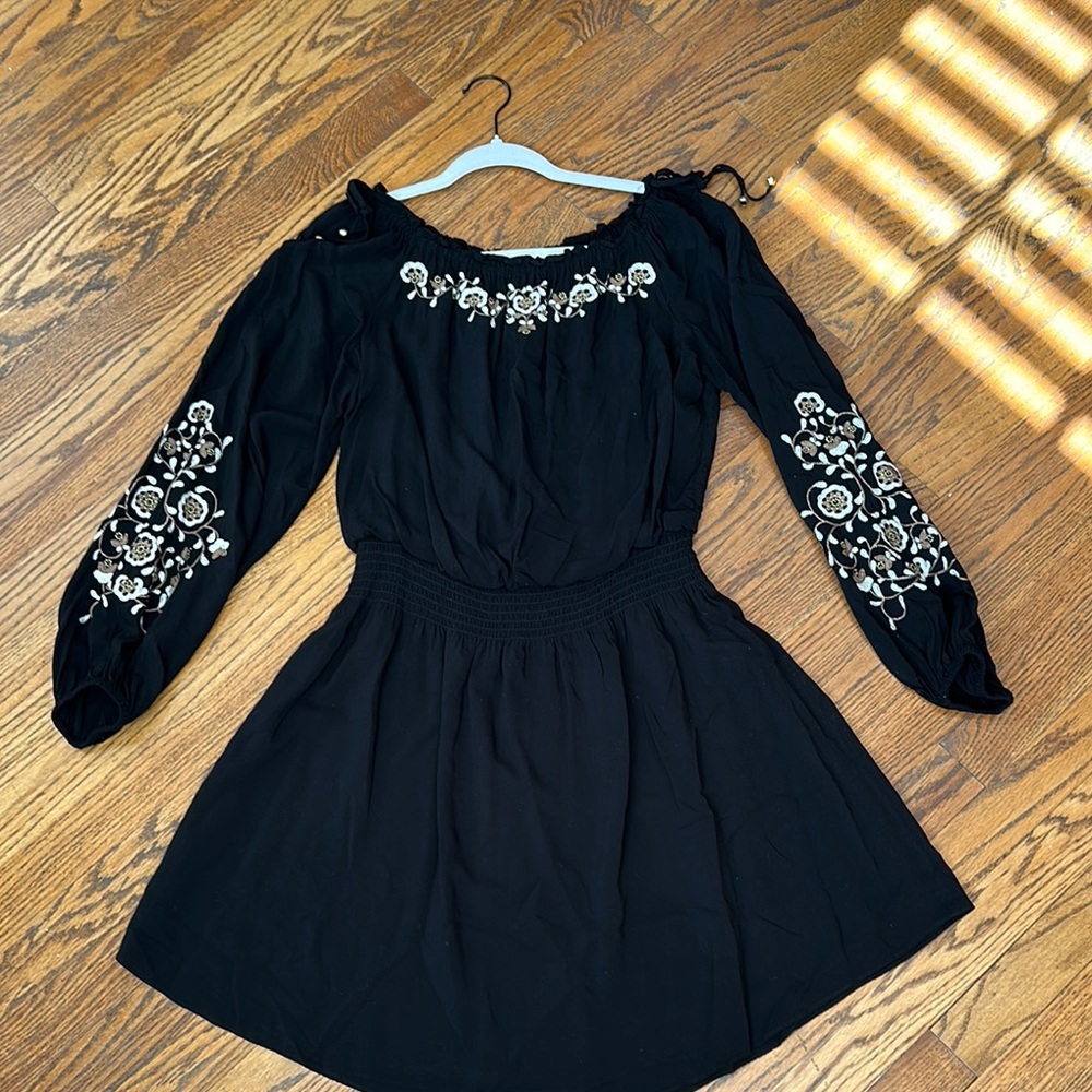 White House Black Market Black Embroidered Boho Dress. Elastic shoulder & waist